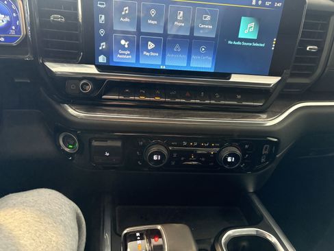 Used 2022 Chevrolet Silverado 1500 LTZ image 16