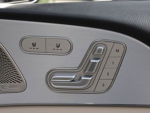 Used 2025 Mercedes-Benz GLS 450 4MATIC image 27