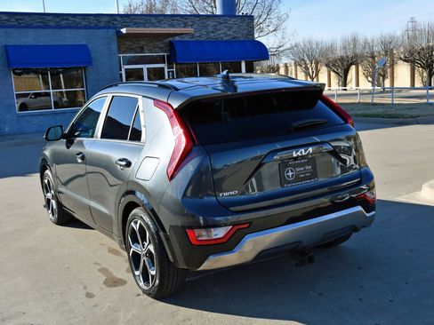 Used 2023 Kia Niro EX Touring image 5