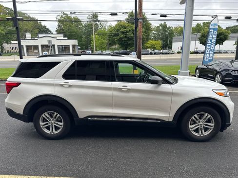 Certified 2024 Ford Explorer XLT w/ Equipment Group 202A AWD/4WD image 5