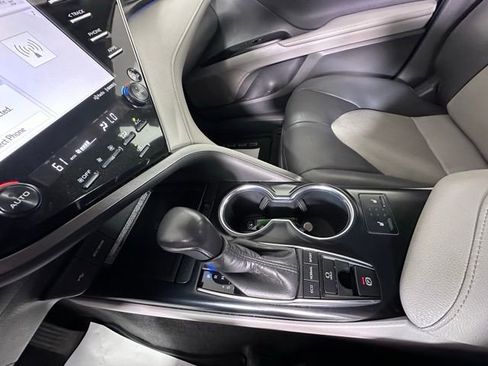 Used 2020 Toyota Camry XLE image 27