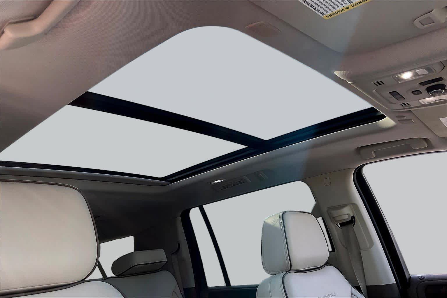 Used 2022 GMC Yukon XL Denali RWD image 21