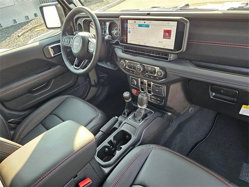 New 2025 Jeep Wrangler Unlimited Rubicon image 16