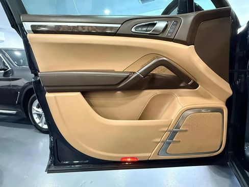 Used 2015 Porsche Cayenne Turbo w/ Premium Package AWD/4WD image 36