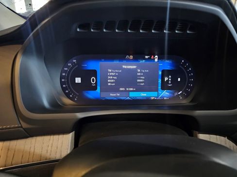 Certified 2025 Volvo XC90 B6 Ultra w/ Protection Package Premier AWD/4WD image 17