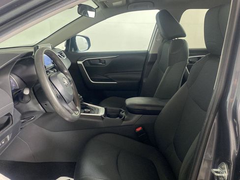 Used 2021 Toyota RAV4 LE AWD/4WD image 14