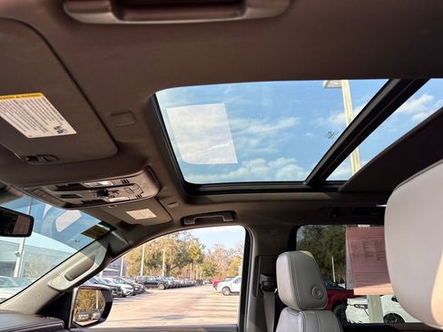 Used 2021 GMC Yukon XL SLT w/ SLT Luxury Plus Package image 9