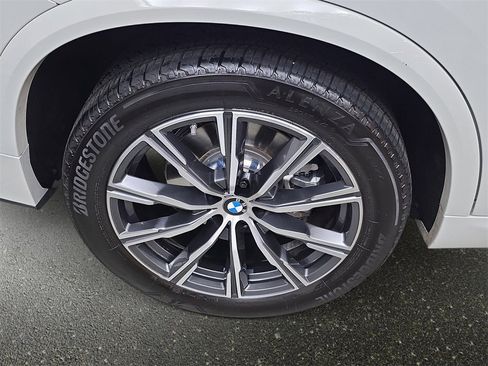 Used 2023 BMW X5 xDrive40i w/ M Sport Package image 33