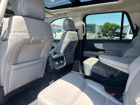 Used 2025 Ford Expedition Active AWD/4WD image 16