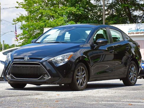 Used 2019 Toyota Yaris LE FWD image 9