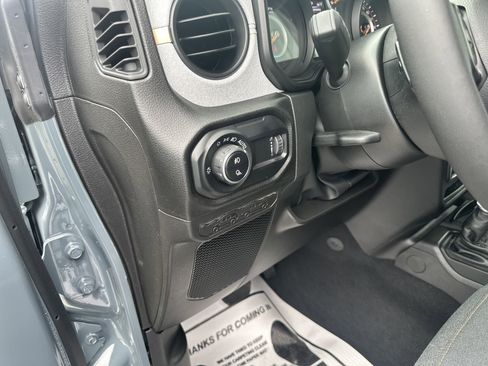 New 2025 Jeep Gladiator Sport image 33