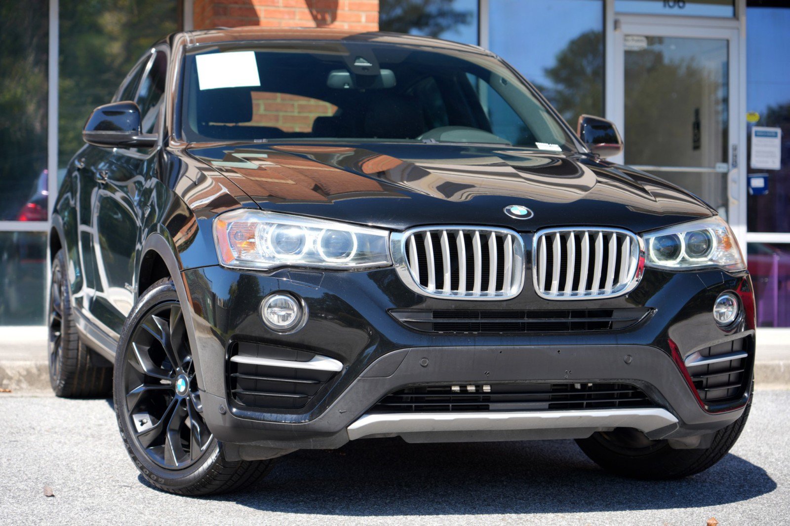 Used 2018 BMW X4 xDrive28i w/ Premium Package AWD/4WD image 2