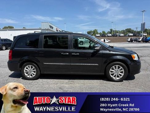 Used 2015 Chrysler Town & Country Limited Platinum FWD image 2