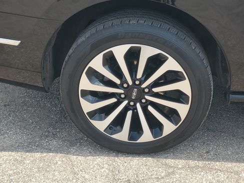 Certified 2024 Lincoln Navigator Reserve AWD/4WD image 7