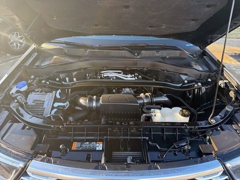 Used 2023 Ford Explorer Platinum w/ Technology Package image 28