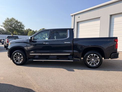 Used 2023 Chevrolet Silverado 1500 High Country w/ Technology Package AWD/4WD image 9