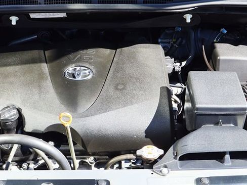 Used 2017 Toyota Sienna SE Premium image 63