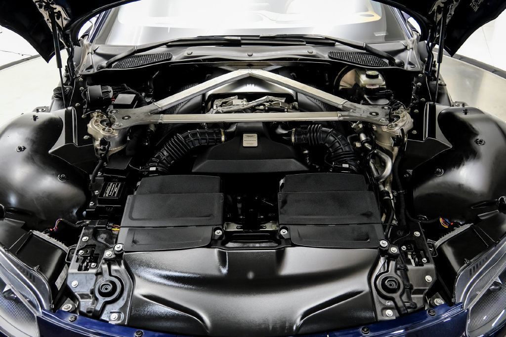 Used 2020 Aston Martin V8 Vantage Coupe RWD image 56