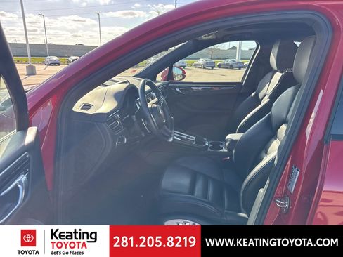 Used 2023 Porsche Macan Turbo image 16