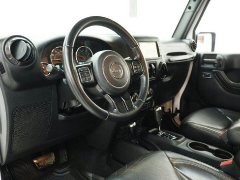 Used 2017 Jeep Wrangler Unlimited Sahara AWD/4WD image 6