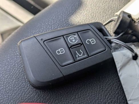 Certified 2024 Volkswagen Taos SEL image 31