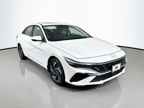 New 2026 Hyundai Elantra Limited FWD image 3