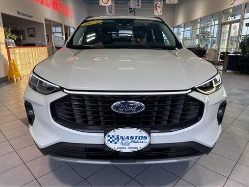 Used 2024 Ford Escape Platinum AWD/4WD image 2