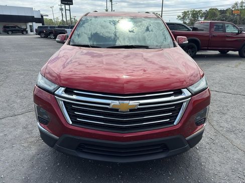 Used 2023 Chevrolet Traverse LT image 2