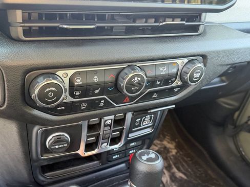 Used 2025 Jeep Wrangler Unlimited Sport AWD/4WD image 12