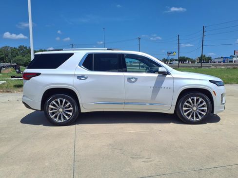 Used 2023 Chevrolet Traverse Premier w/ LPO, Floor Liner Package FWD image 5