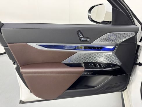 Used 2023 BMW i7 xDrive60 w/ Executive Package 2 image 52