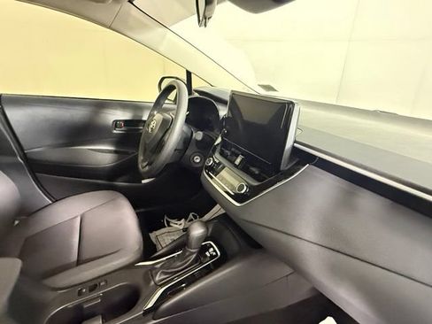 Used 2024 Toyota Corolla LE FWD image 31