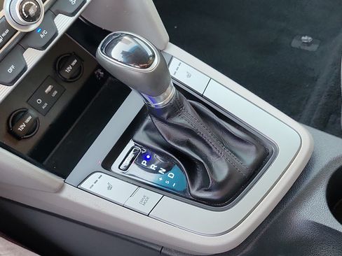 Used 2020 Hyundai Elantra Value Edition FWD image 18