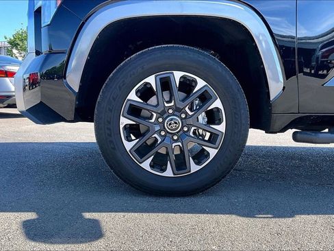 Used 2024 Toyota Tundra Limited AWD/4WD image 2