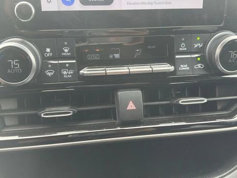 Used 2023 Toyota Highlander LE FWD image 7