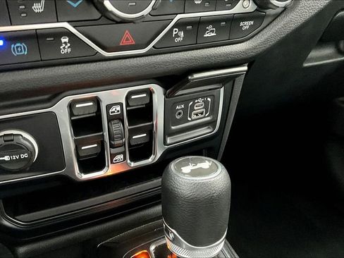 Used 2024 Jeep Wrangler Unlimited w/ Convenience Group image 30