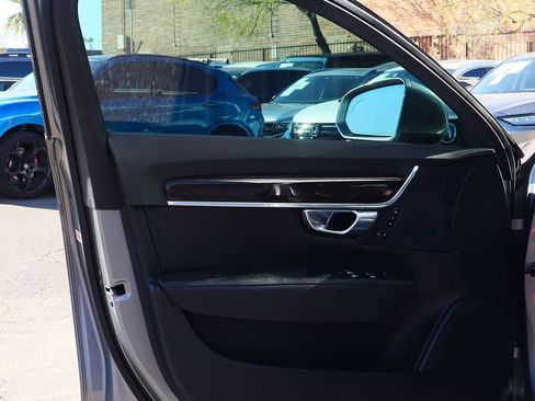 Used 2018 Volvo S90 T8 Momentum w/ Convenience Package image 38