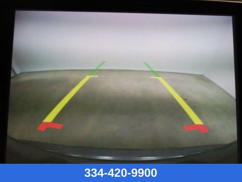 Used 2023 Chrysler Pacifica Touring image 12