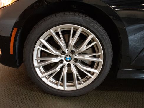 Used 2023 BMW 330i xDrive Sedan w/ Premium Package AWD/4WD image 9