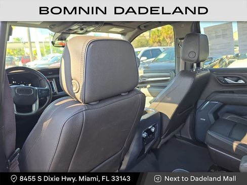 Used 2022 GMC Yukon XL Denali w/ Denali Premium Package image 15
