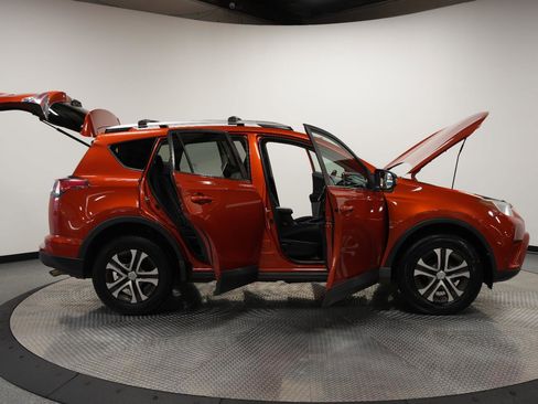 Used 2016 Toyota RAV4 LE image 9