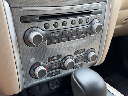 Used 2020 Nissan Pathfinder SL FWD image 21
