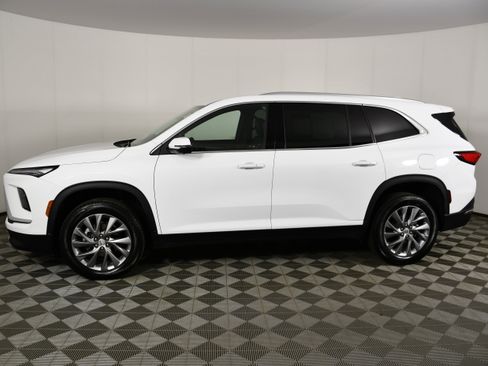 Used 2025 Buick Enclave Preferred AWD/4WD image 9