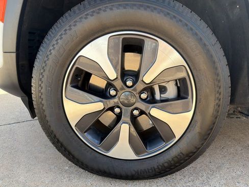 Used 2024 Jeep Grand Cherokee Limited 4xe image 8