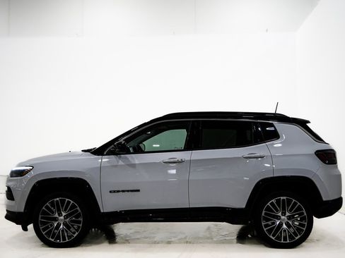 Used 2022 Jeep Compass Limited w/ Elite Group image 5