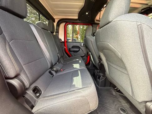 Used 2025 Jeep Gladiator Sport AWD/4WD image 9