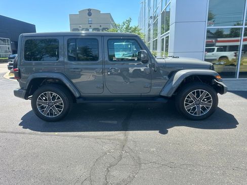 Used 2023 Jeep Wrangler Unlimited Sahara AWD/4WD image 3