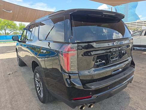 Used 2025 Chevrolet Suburban Z71 AWD/4WD image 6