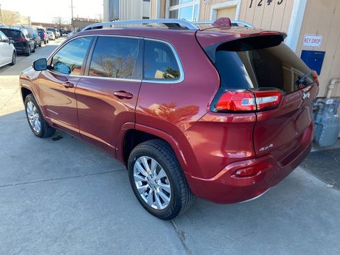 Used 2016 Jeep Cherokee Overland w/ Technology Group AWD/4WD image 5