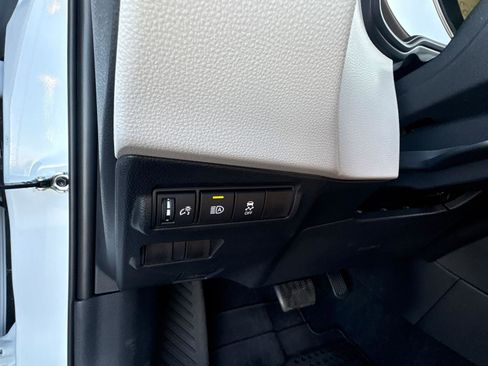 Used 2026 Toyota Corolla Cross LE AWD/4WD image 19